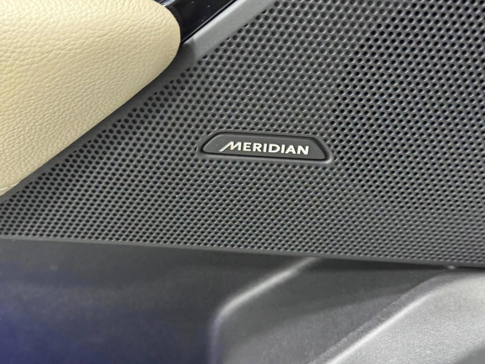 Used 2019 Land Rover Range Rover Velar S image 25