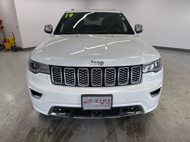 Used 2019 Jeep Grand Cherokee Overland w/ Jeep Active Safety Group image 3