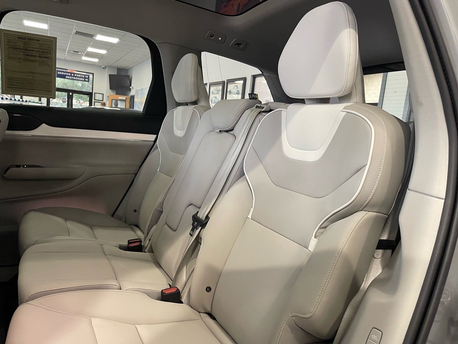 Used 2025 Volvo EX90 Ultra AWD/4WD image 33