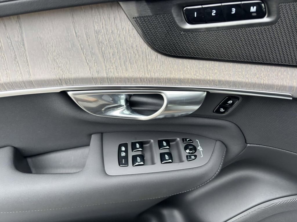 New 2026 Volvo XC90 B6 Ultra image 13