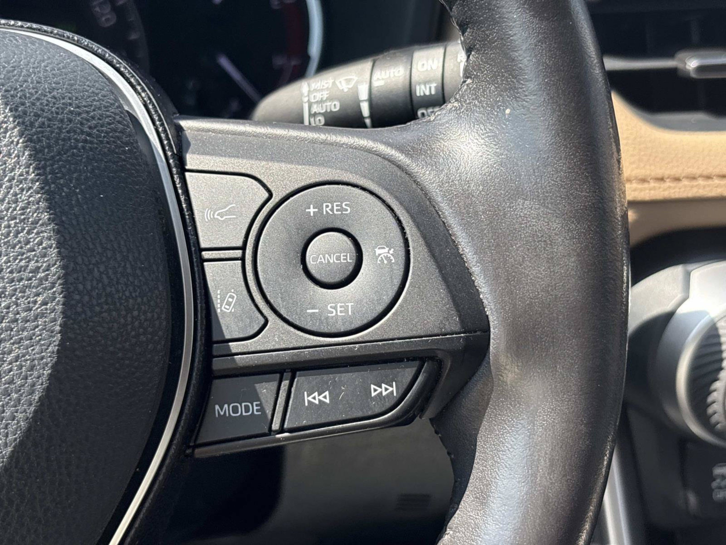 Used 2019 Toyota RAV4 Limited w/ Advanced Technology Package AWD/4WD image 31