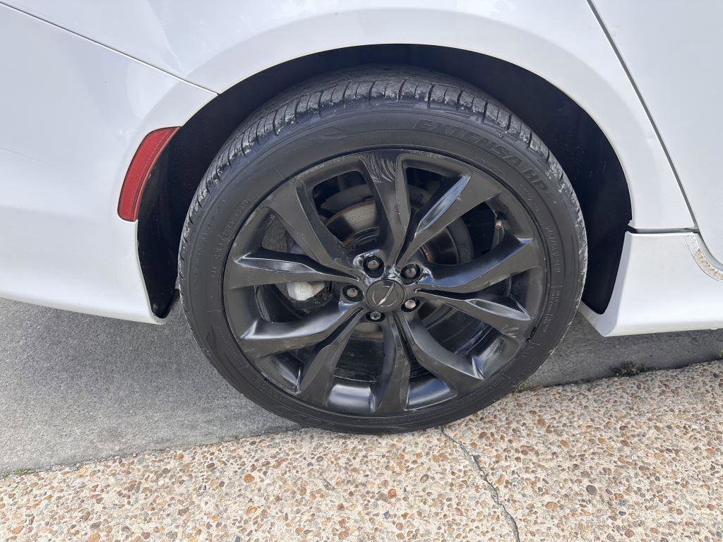 Used 2015 Chrysler 200 S image 15