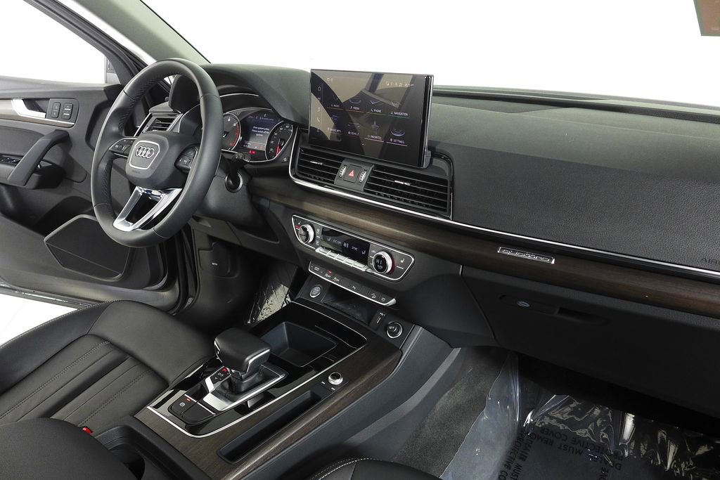 Used 2023 Audi Q5 2.0T Premium w/ Convenience Package image 13