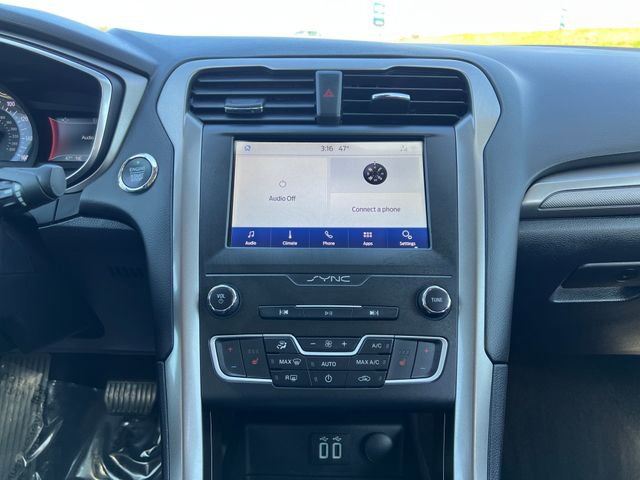 Used 2020 Ford Fusion SE image 24
