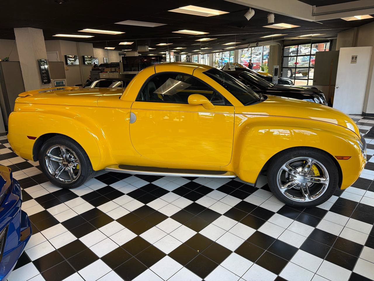 Used 2005 Chevrolet SSR w/ Preferred Equipment Group RWD image 3