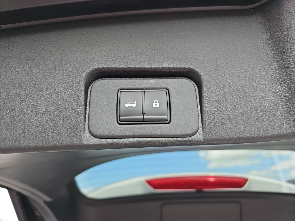 Used 2025 Nissan Rogue SV FWD image 32