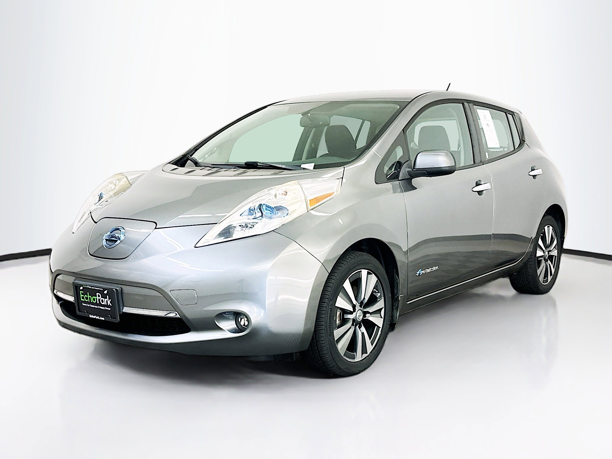 Used 2015 Nissan Leaf SV w/ LED & Quick Charge Package FWD image 3