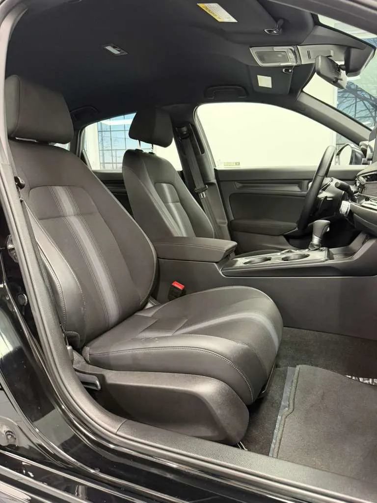 Used 2025 Honda Civic Sport image 9