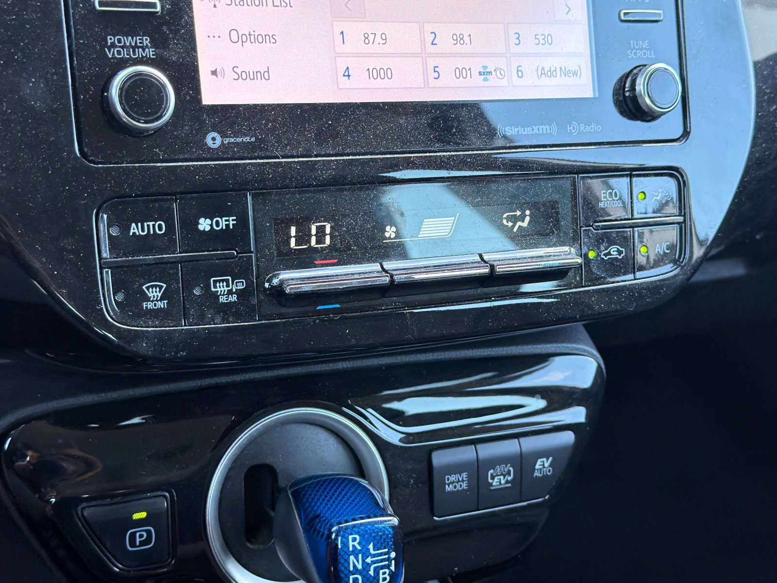 Used 2020 Toyota Prius Prime LE FWD image 18