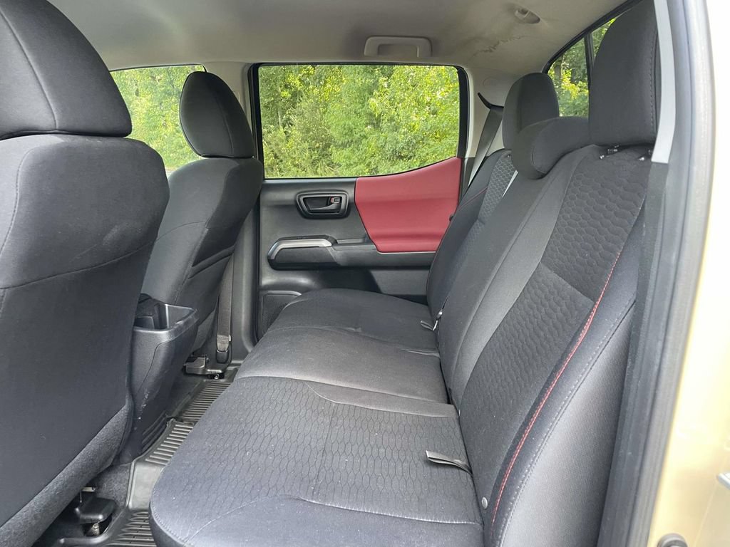 Used 2017 Toyota Tacoma SR5 w/ Tow Package RWD image 10