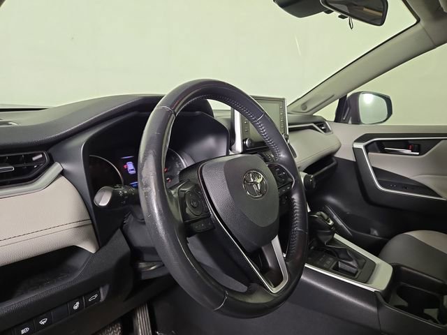 Used 2020 Toyota RAV4 XLE Premium image 15