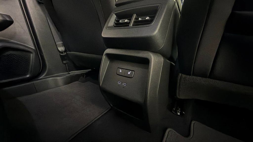 Certified 2026 Chevrolet Equinox EV RS w/ Convenience Package II AWD/4WD image 32