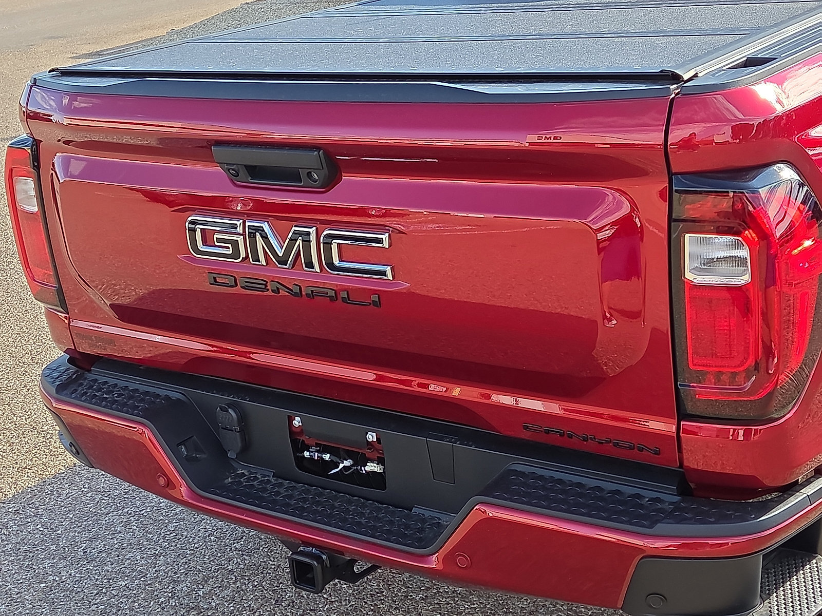 New 2026 GMC Canyon Denali w/ LPO, Black Badging Package AWD/4WD image 7