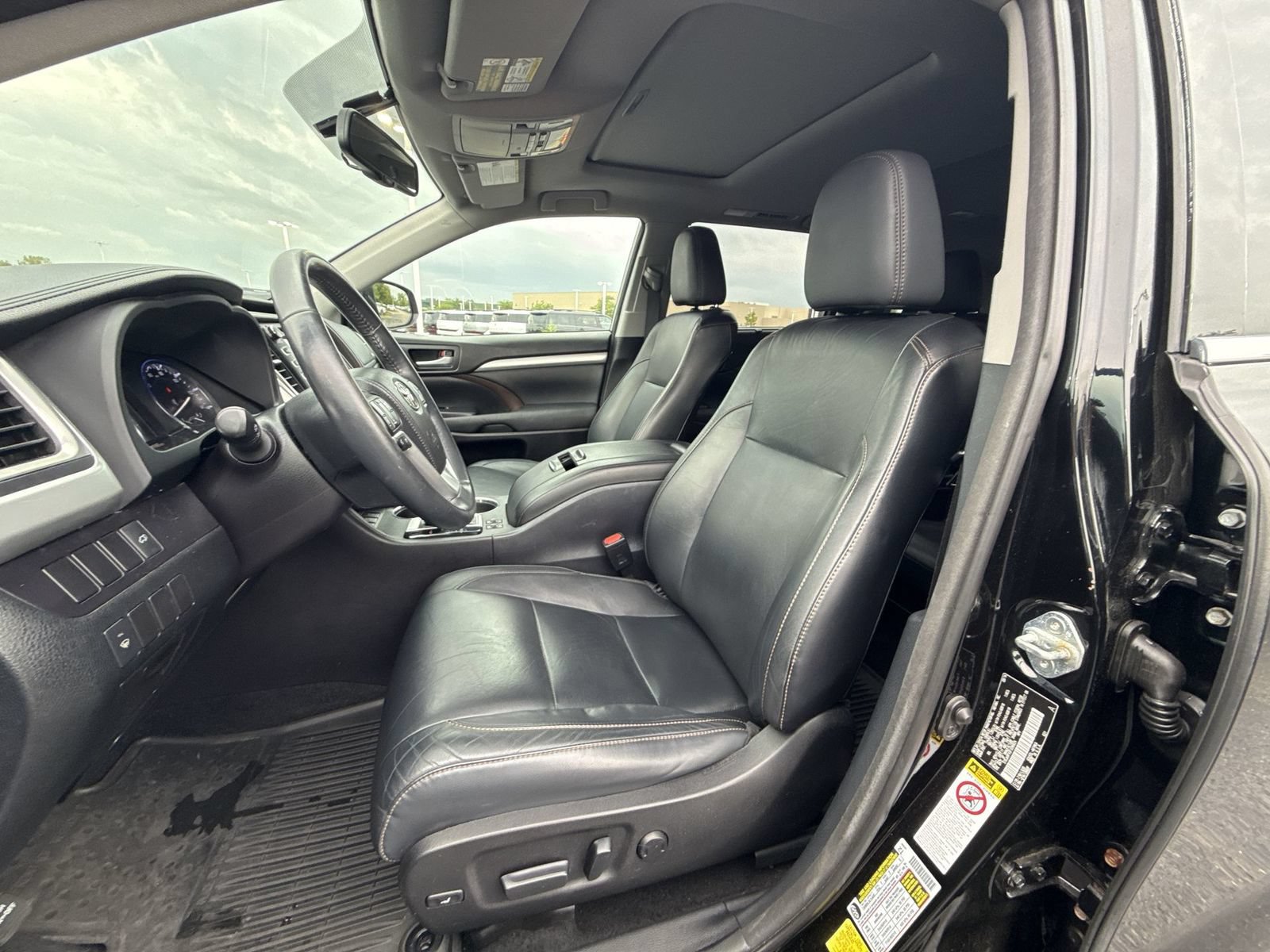Used 2015 Toyota Highlander XLE AWD/4WD image 12