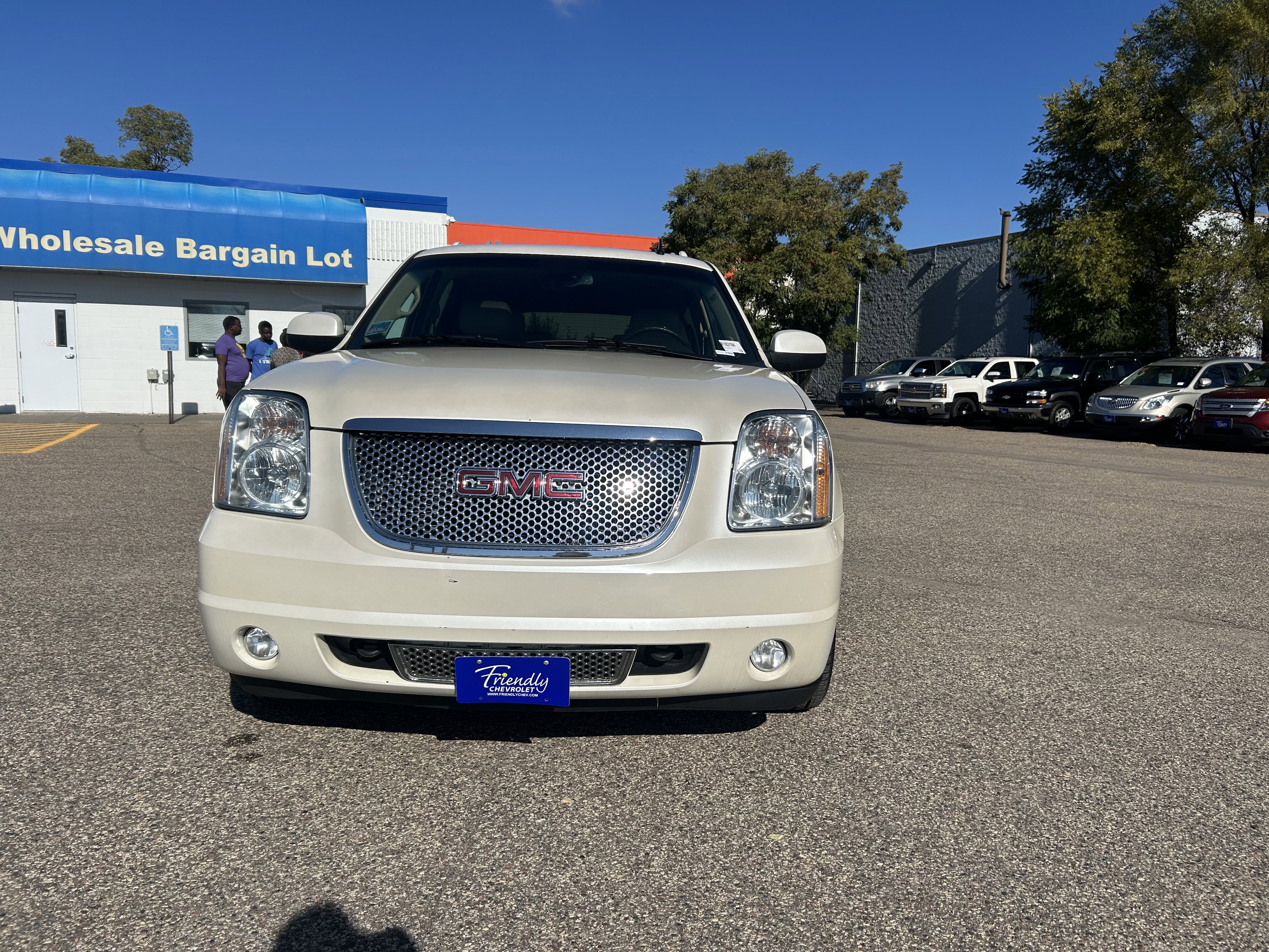 Used 2013 GMC Yukon XL Denali image 3