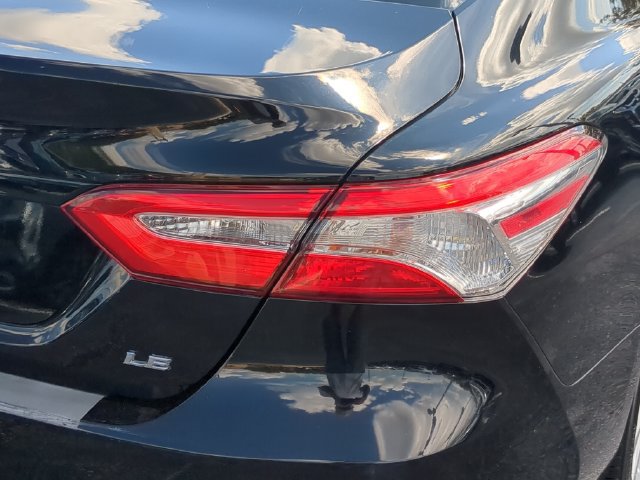 Used 2019 Toyota Camry LE FWD image 11