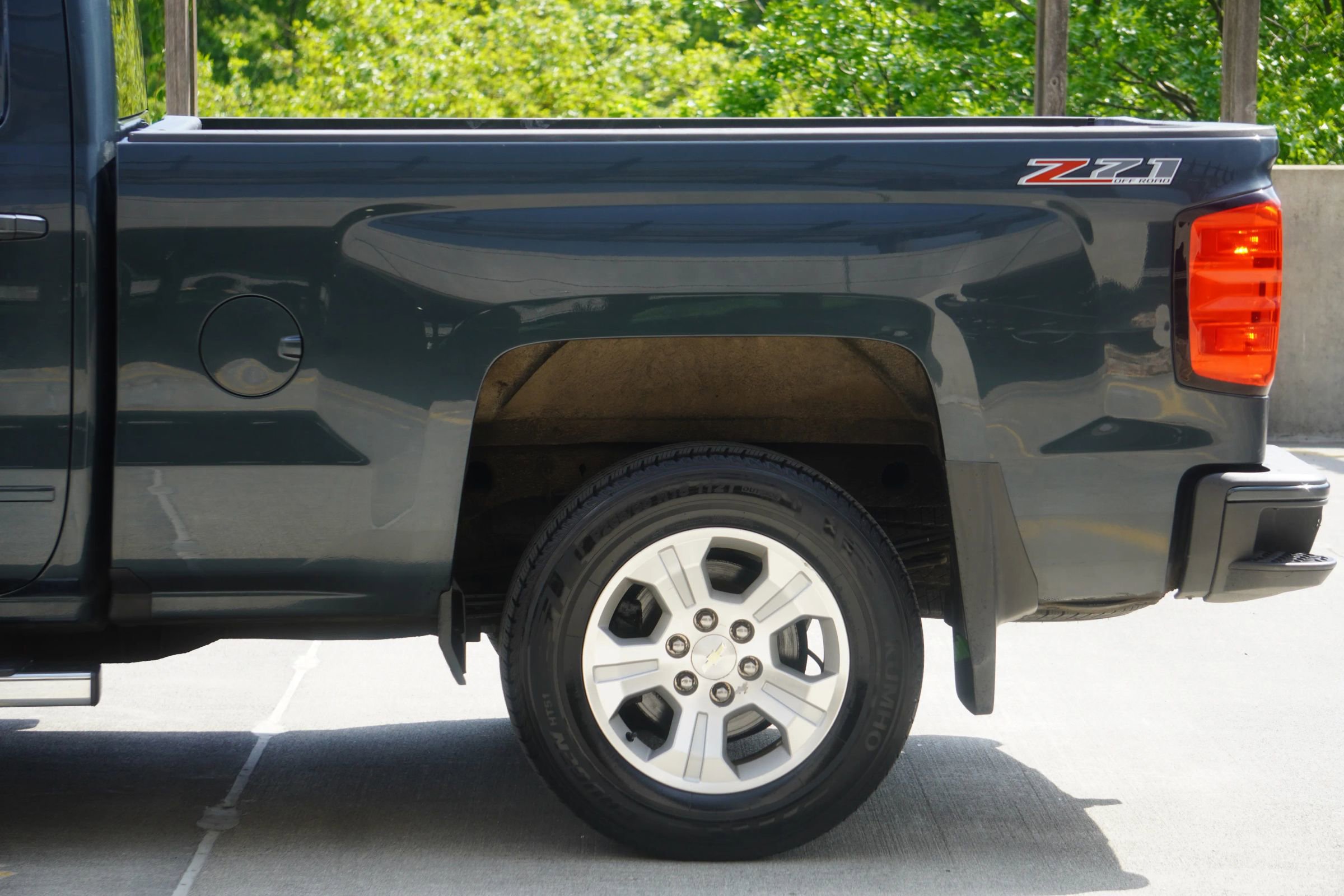 Used 2017 Chevrolet Silverado 1500 LT w/ All Star Edition AWD/4WD image 29