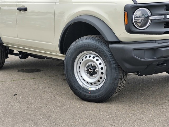 New 2025 Ford Bronco Base image 2