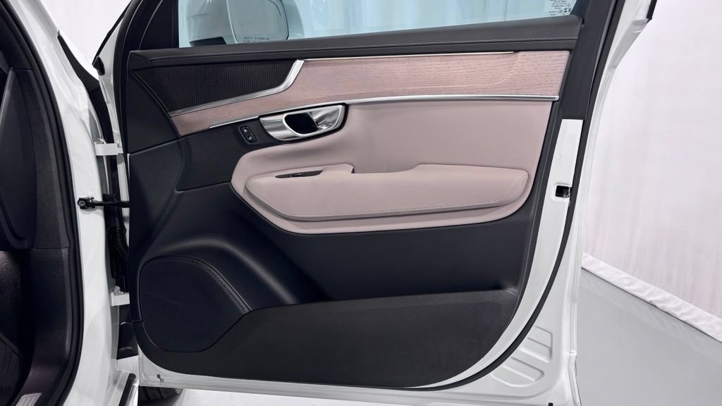 Certified 2025 Volvo XC90 B5 Core w/ Protection Package AWD/4WD image 20