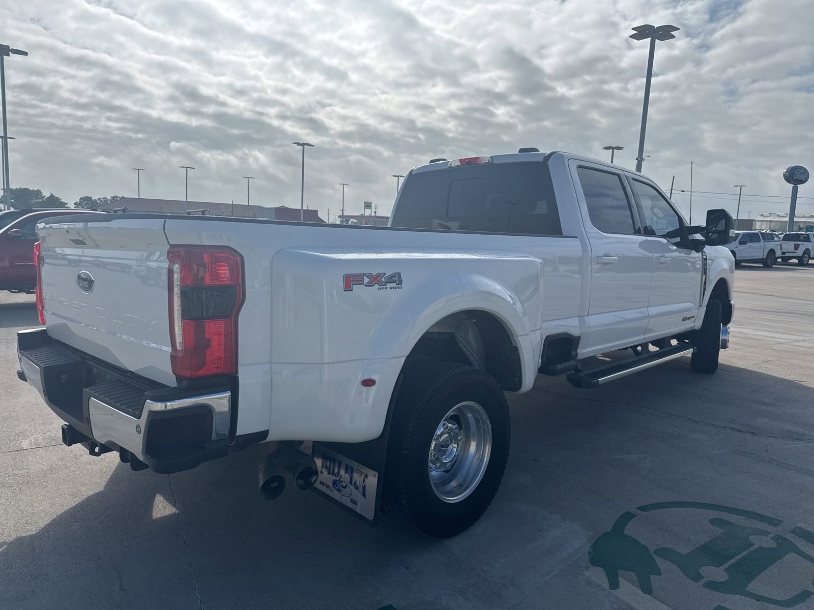 Used 2024 Ford F350 Lariat w/ FX4 Off-Road Package AWD/4WD image 3
