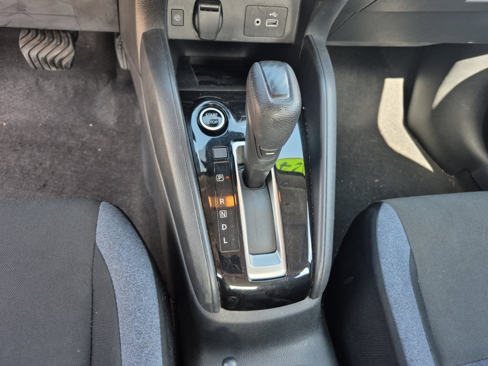 Used 2024 Nissan Versa SV FWD image 12