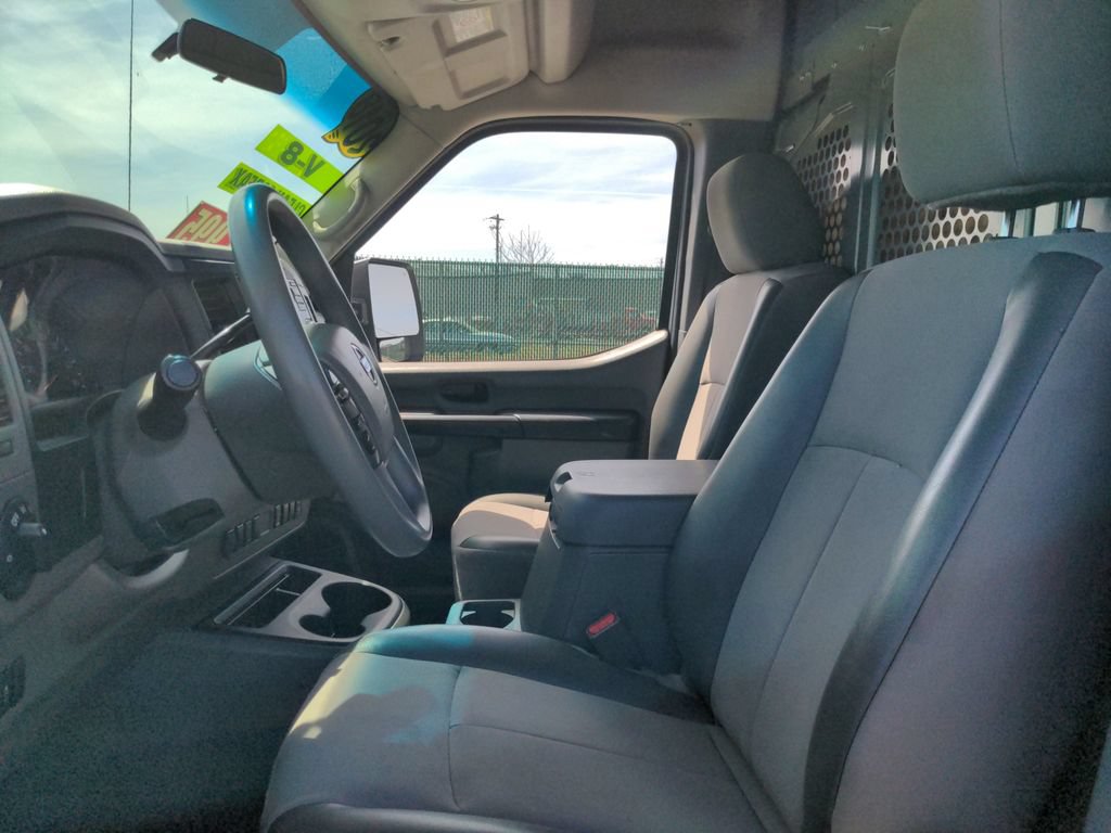 Used 2018 Nissan NV 2500 SV RWD image 18