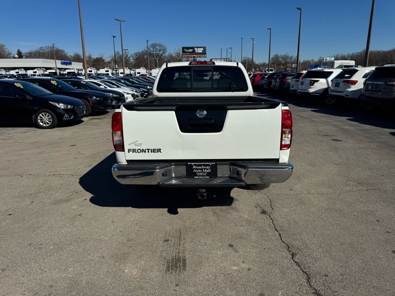 Used 2015 Nissan Frontier SV image 4