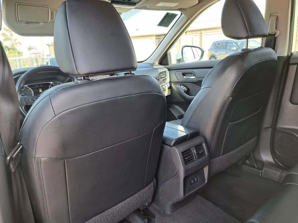 Used 2024 Nissan Rogue SV w/ SV Premium Package image 22