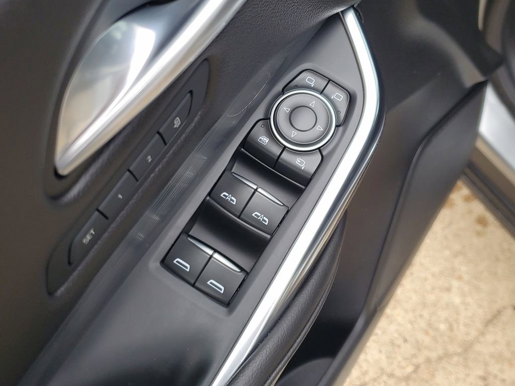 Used 2025 Cadillac XT4 Premium Luxury image 17