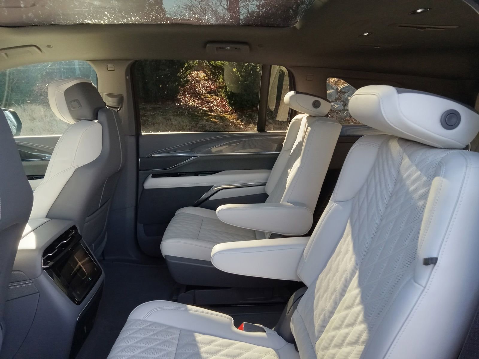 New 2025 Cadillac Escalade IQ Sport 1 w/ LPO, ONYX Package image 25