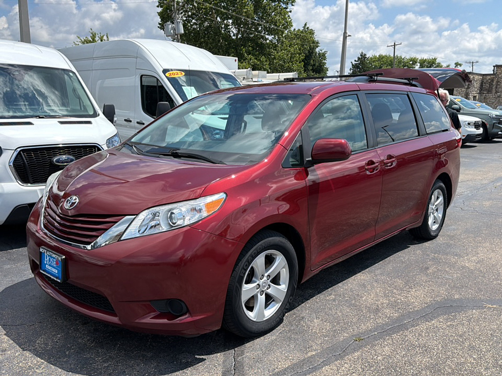 Used 2017 Toyota Sienna LE FWD image 3