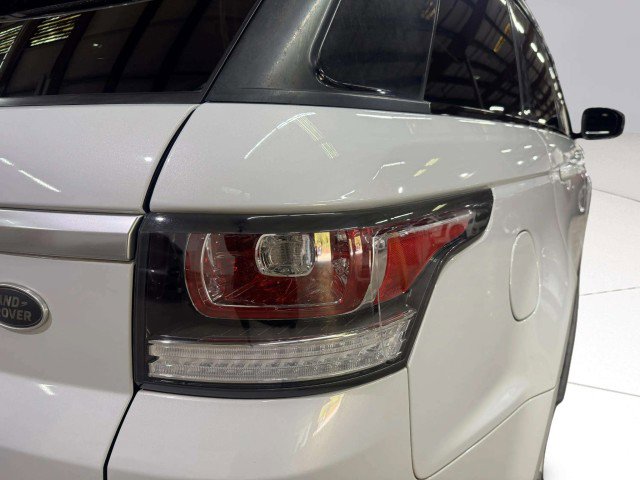 Used 2017 Land Rover Range Rover Sport HSE image 12