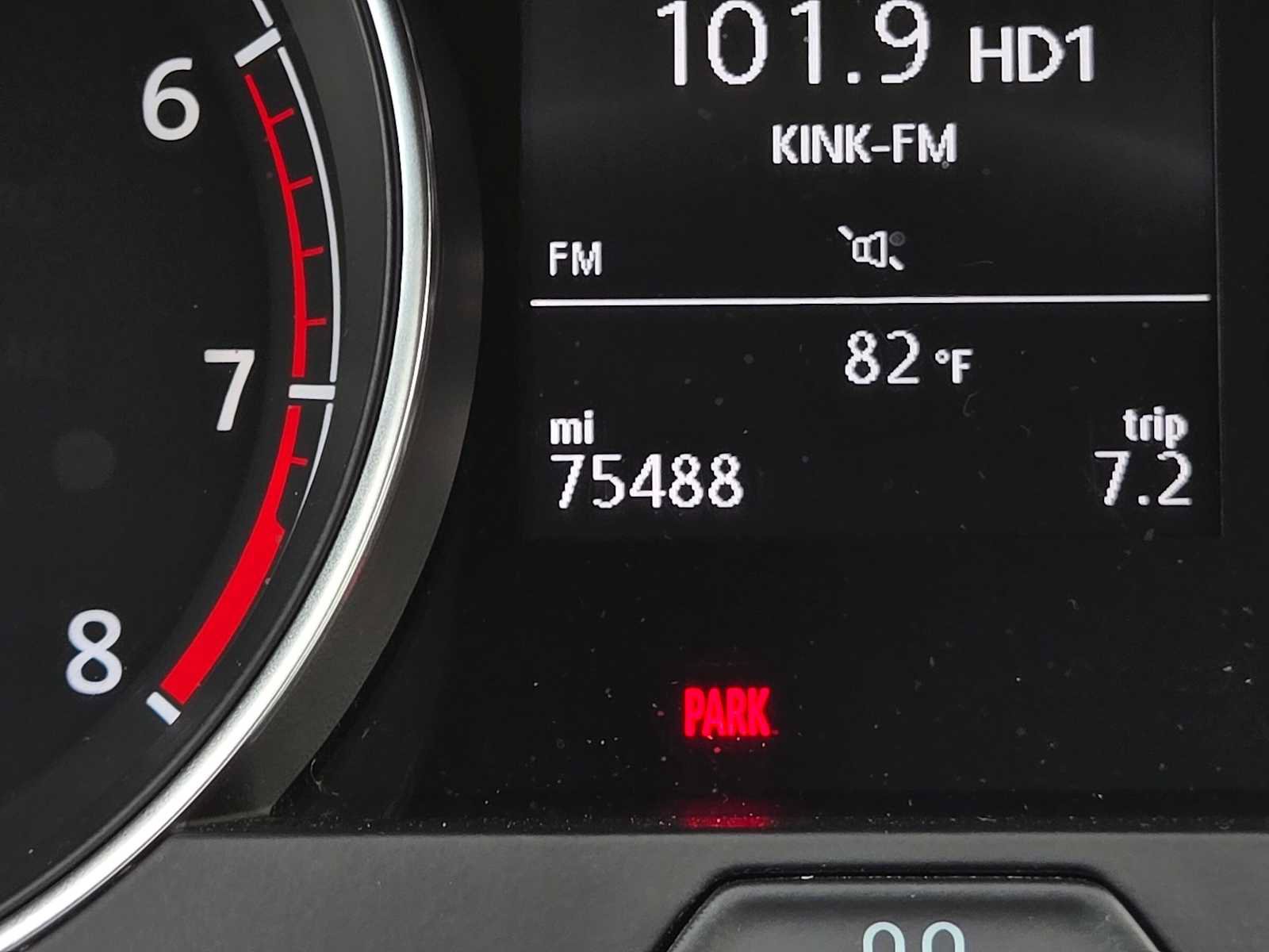 Used 2015 Volkswagen Golf S FWD image 25