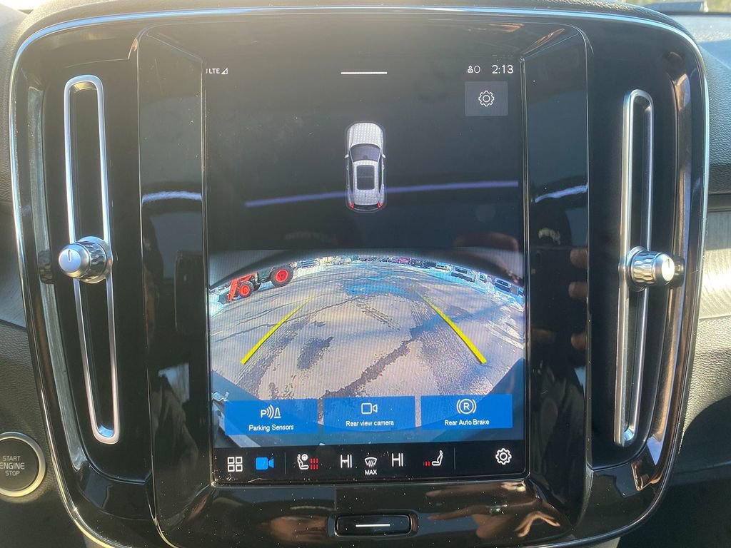 Used 2023 Volvo XC40 B5 Plus image 22