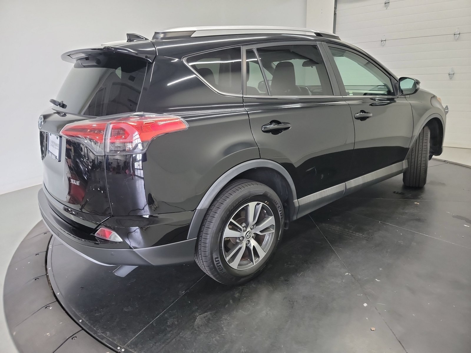 Used 2018 Toyota RAV4 XLE FWD image 9