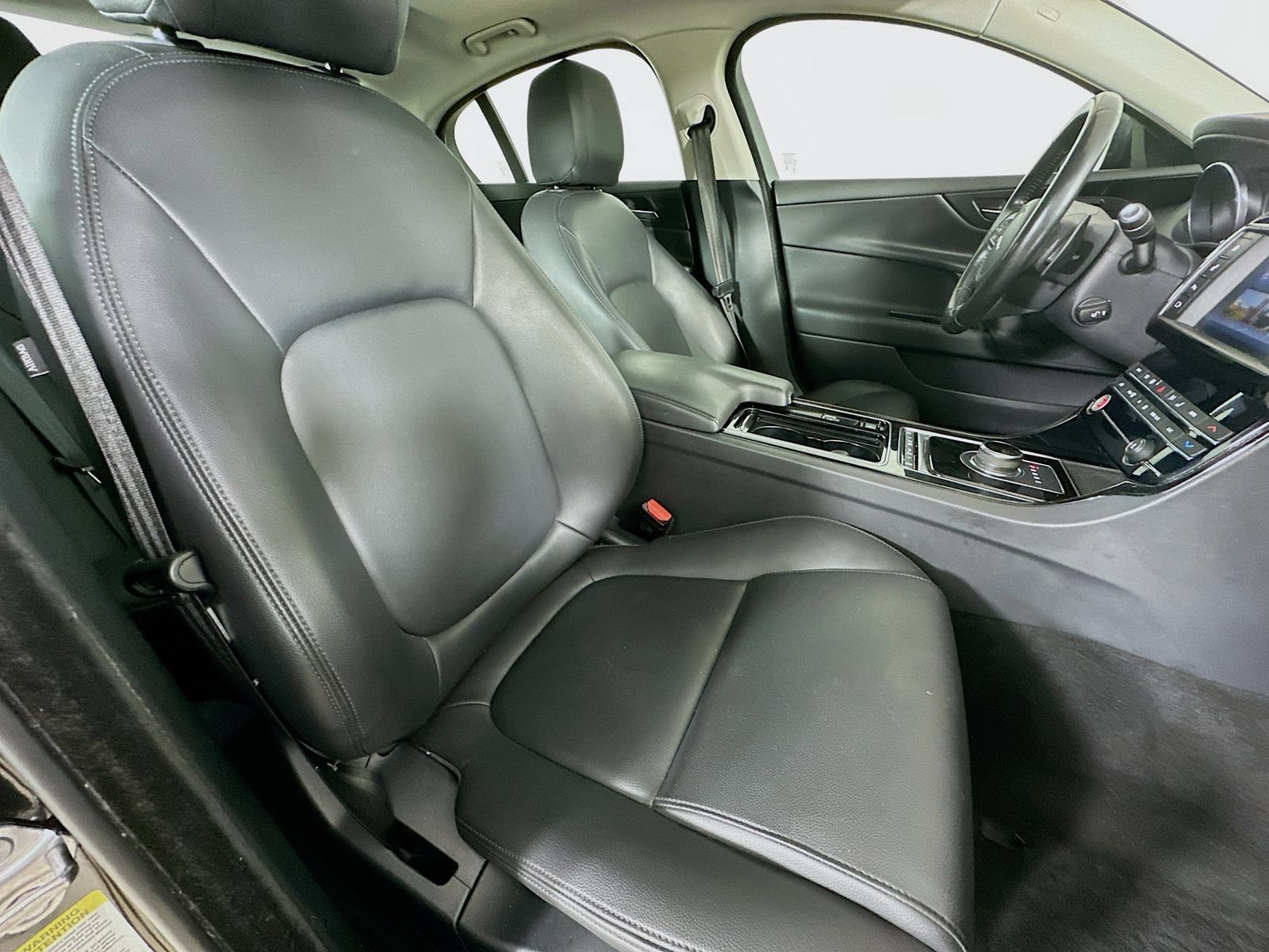 Used 2018 Jaguar XE Premium AWD/4WD image 43