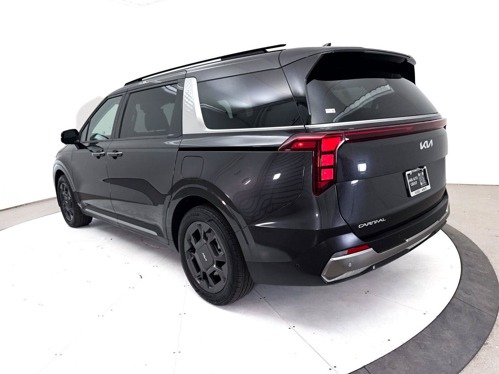 Used 2025 Kia Carnival SX FWD image 19