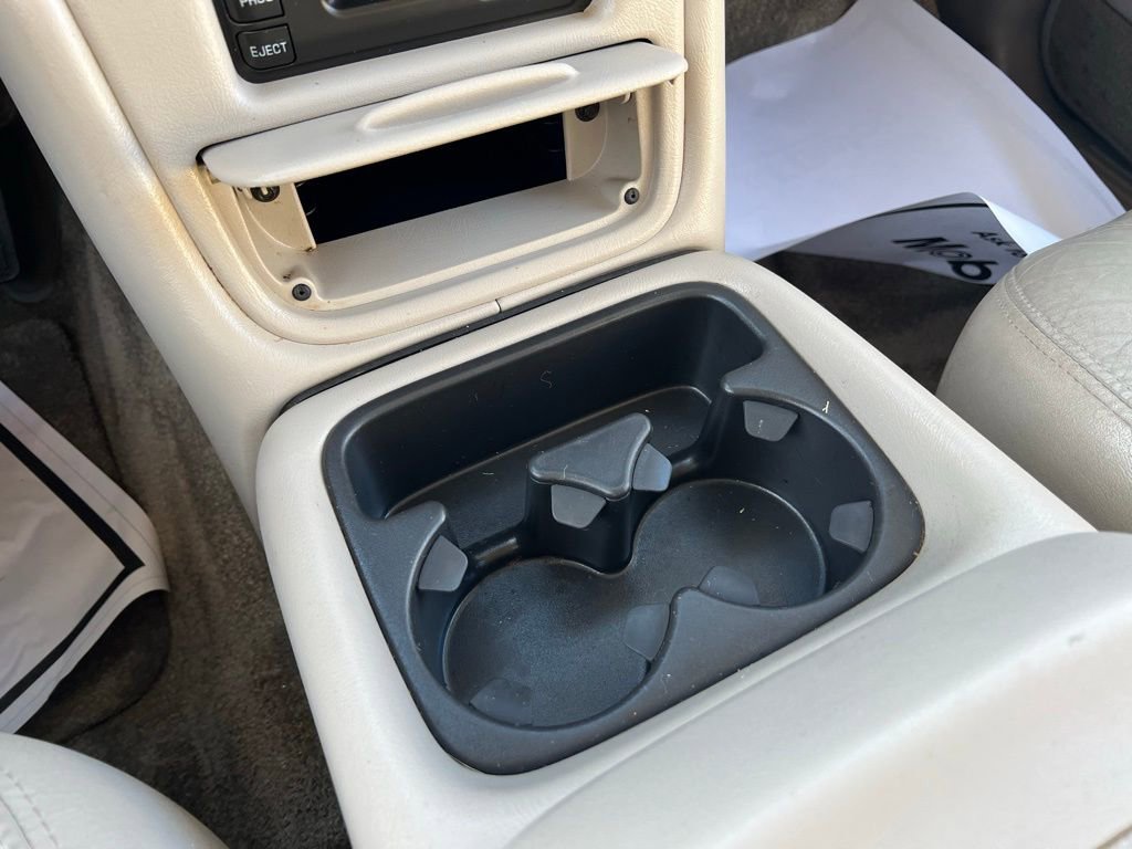 Used 2002 Chevrolet Suburban LT image 34