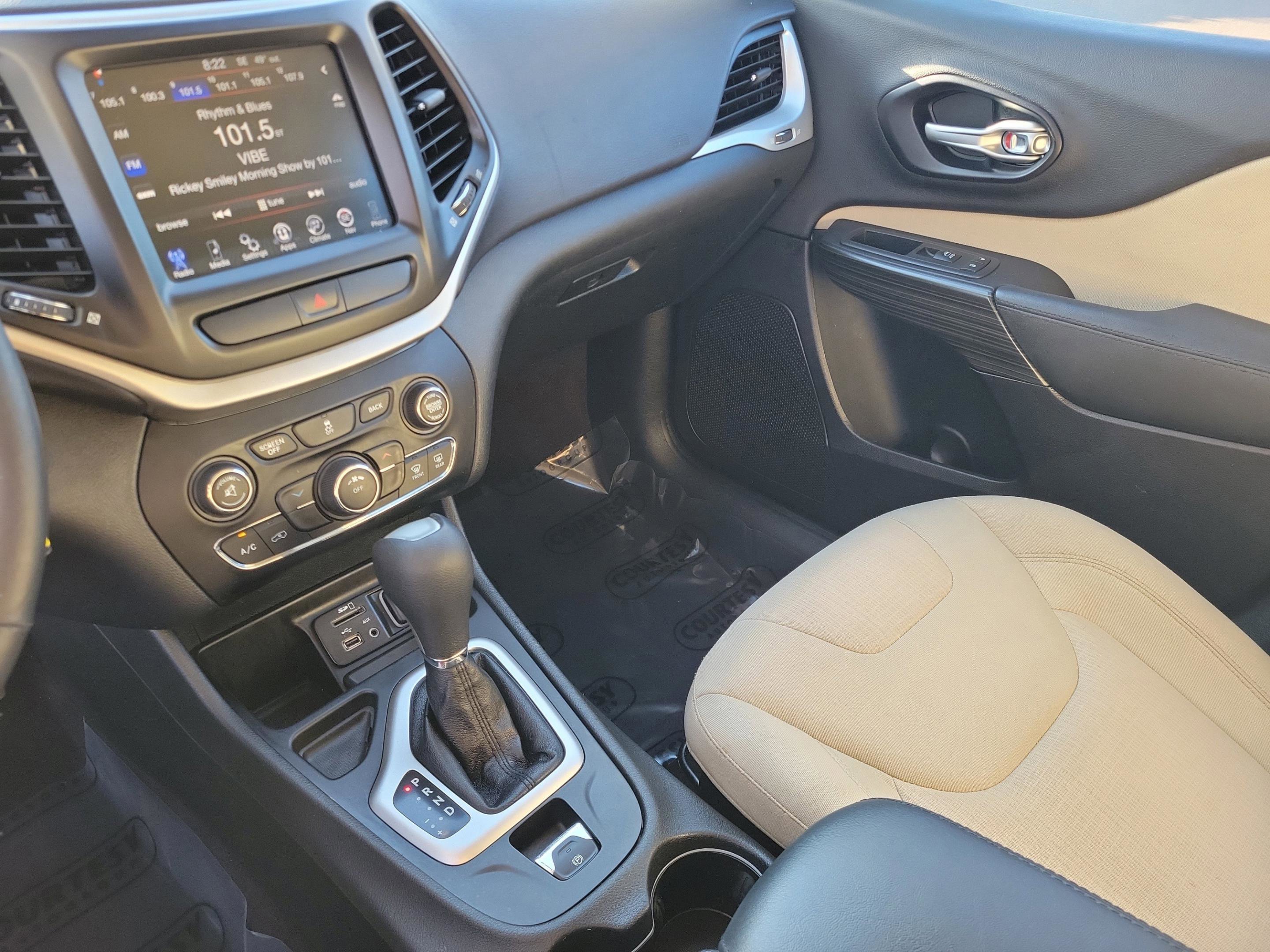 Used 2016 Jeep Cherokee Latitude image 29