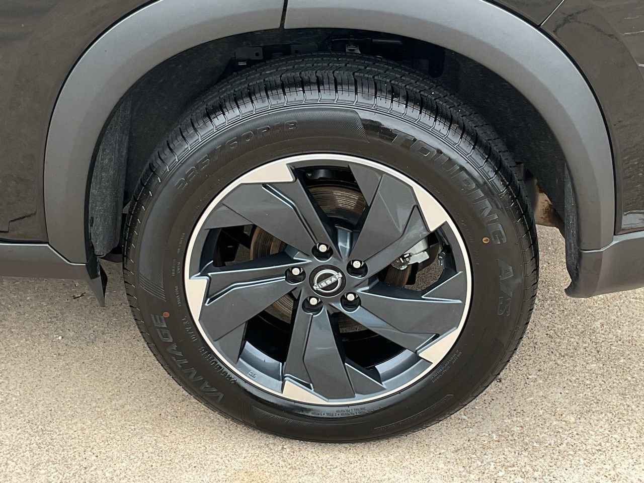Used 2025 Nissan Rogue SV FWD image 8