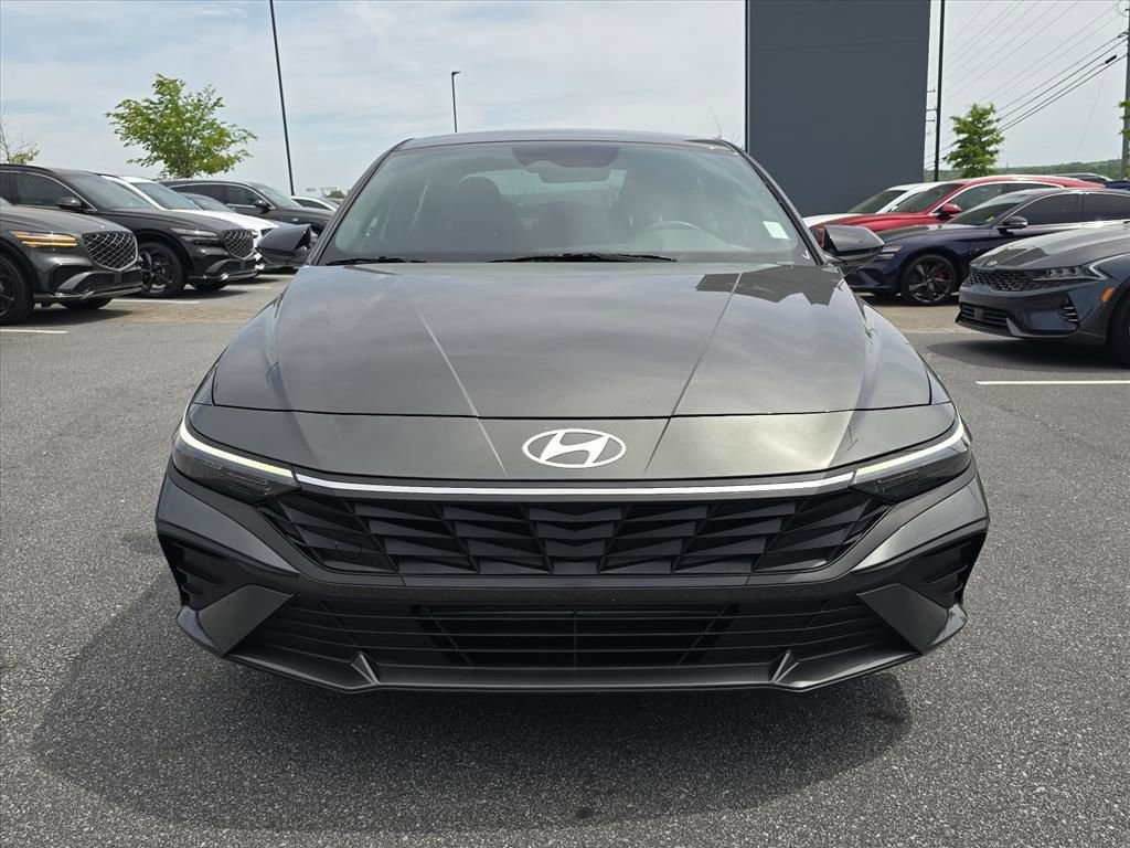 Used 2025 Hyundai Elantra Sport image 8