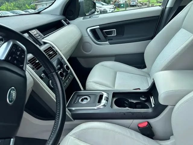 Used 2016 Land Rover Discovery Sport SE AWD/4WD image 13