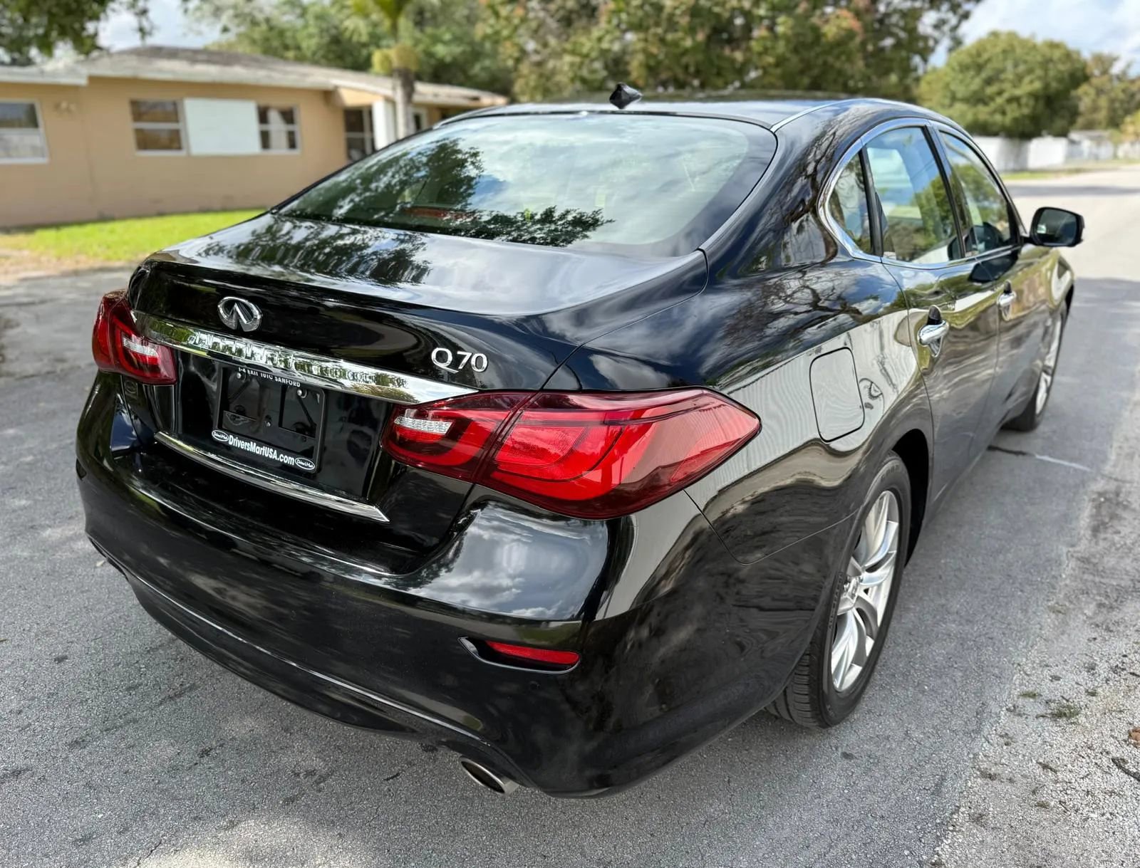 Used 2018 INFINITI Q70 Luxe image 4