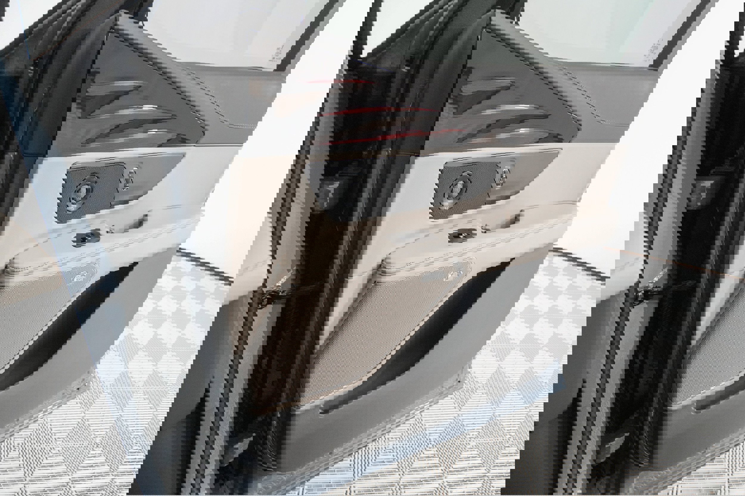 Used 2025 Lincoln Nautilus Reserve image 21