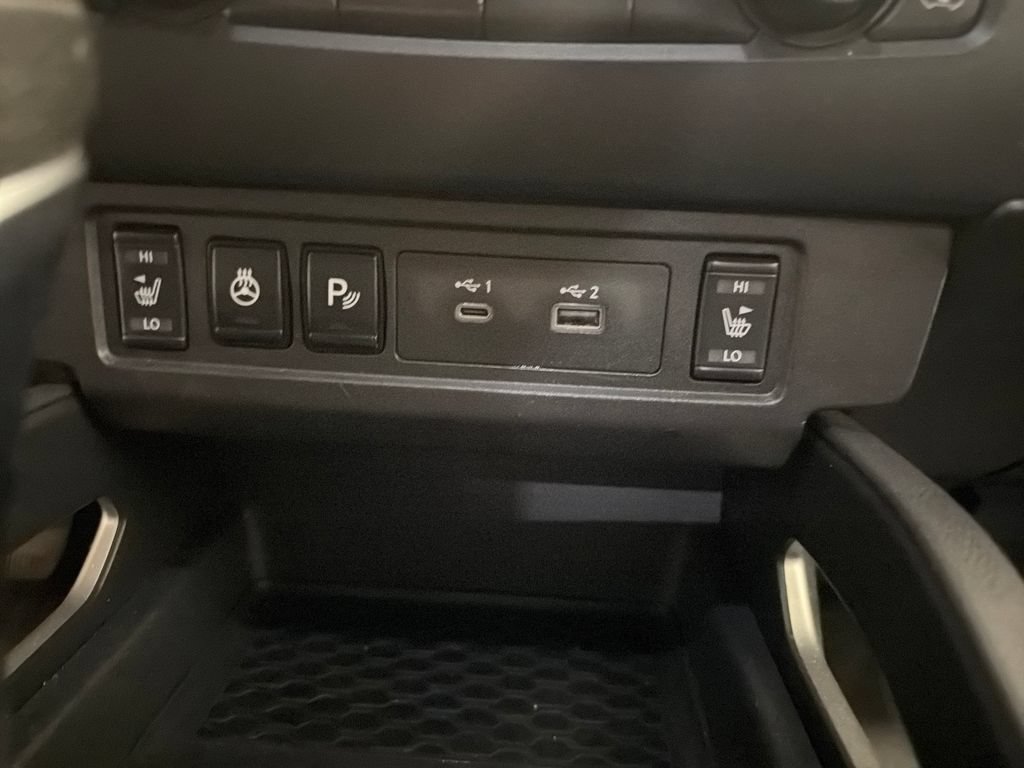 Used 2022 Nissan Frontier SV w/ SV Premium Package AWD/4WD image 26