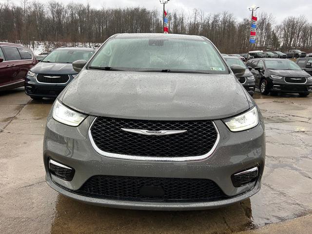 Certified 2022 Chrysler Pacifica Touring-L image 3