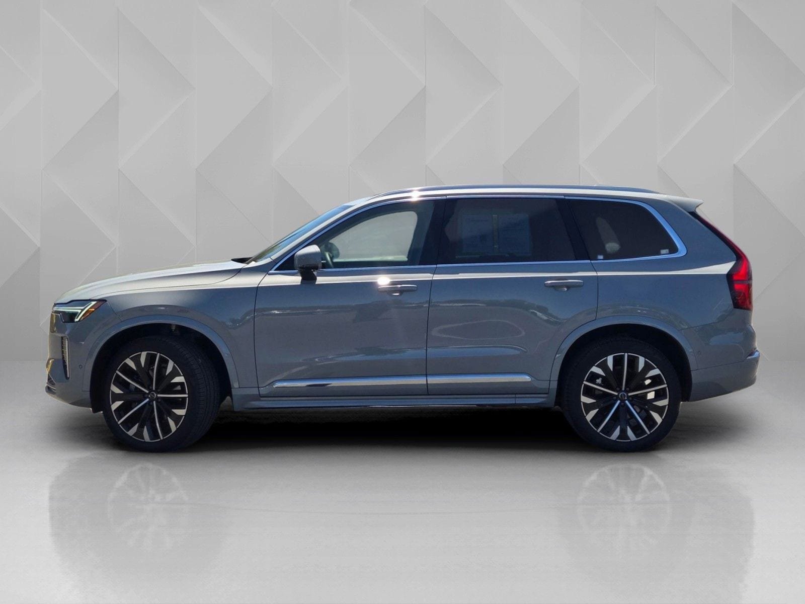 Certified 2025 Volvo XC90 B6 Plus AWD/4WD image 4