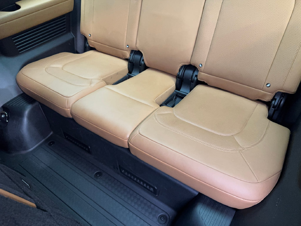 Used 2023 Land Rover Defender 130 First Edition AWD/4WD image 40
