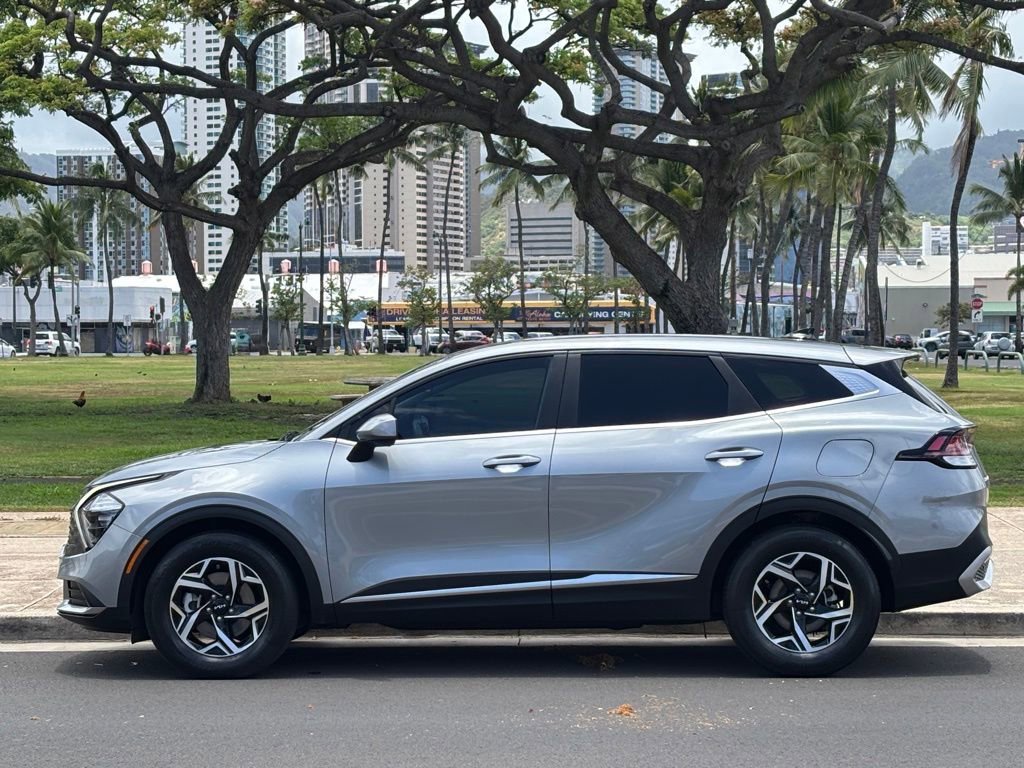 Used 2024 Kia Niro EX Touring FWD image 2