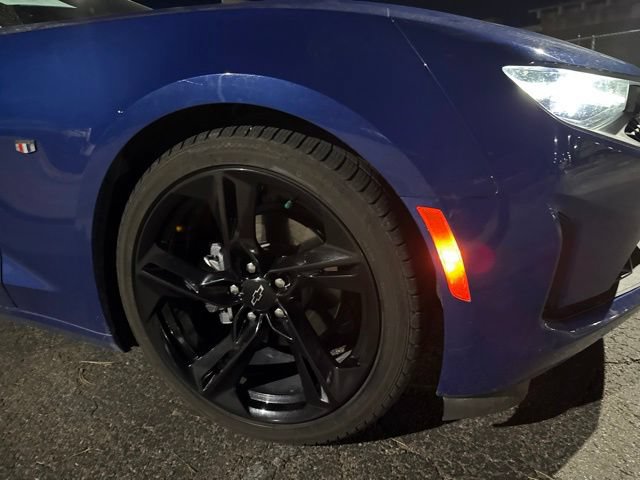 Used 2020 Chevrolet Camaro LT RWD image 5